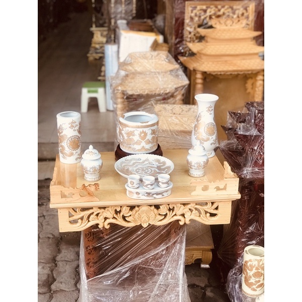 Bàn thờ treo tường gỗ sồi combo đồ sứ