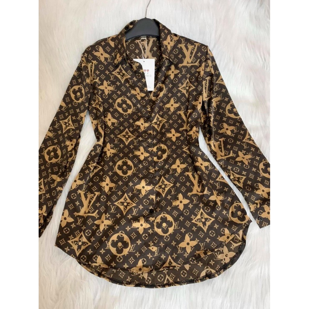 ÁO SƠ MI CỔ ĐỨC HỌA TIẾT LV NÂU SANG CHẢNH | BigBuy360 - bigbuy360.vn