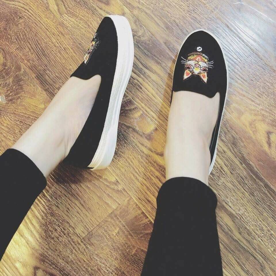 Giày slipon mèo thêu chất da lộn đẹp lung linh nhé đã nói đến giày slipon thì rất rất dễ phối đồ luôn ạ.