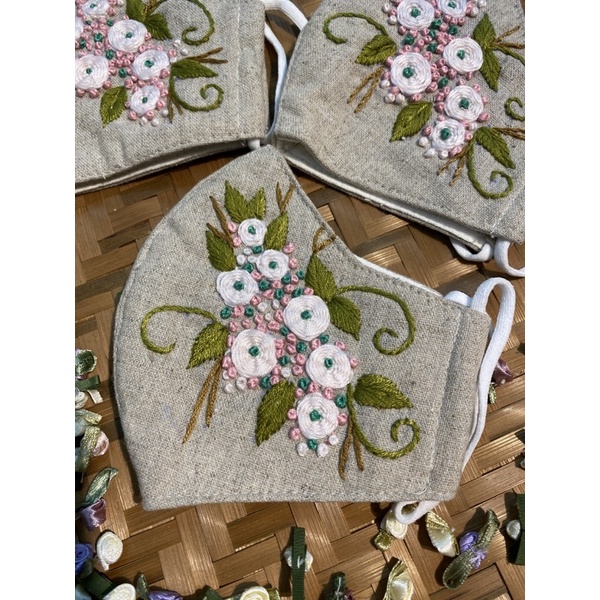 Khẩu trang thêu tay vải linen