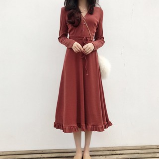 Váy cổ chữ v