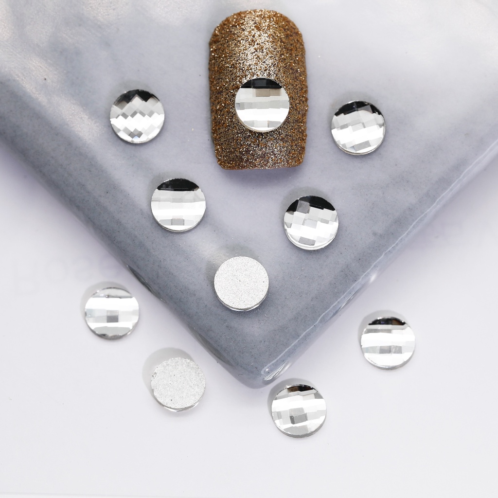 Đá đính móng tay nhiều hình dạng khác nhau