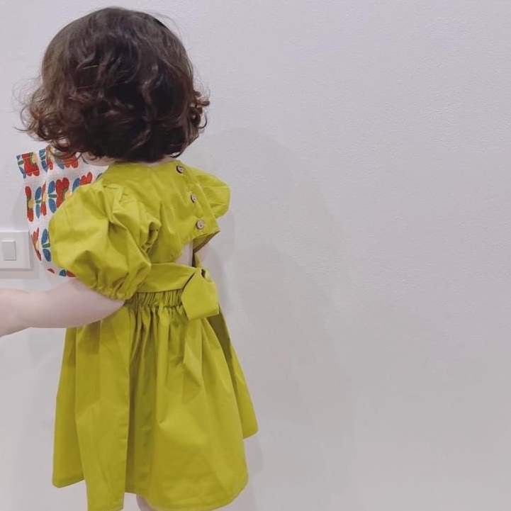 Váy trơn màu nổi cổ vuông bé gái AM947