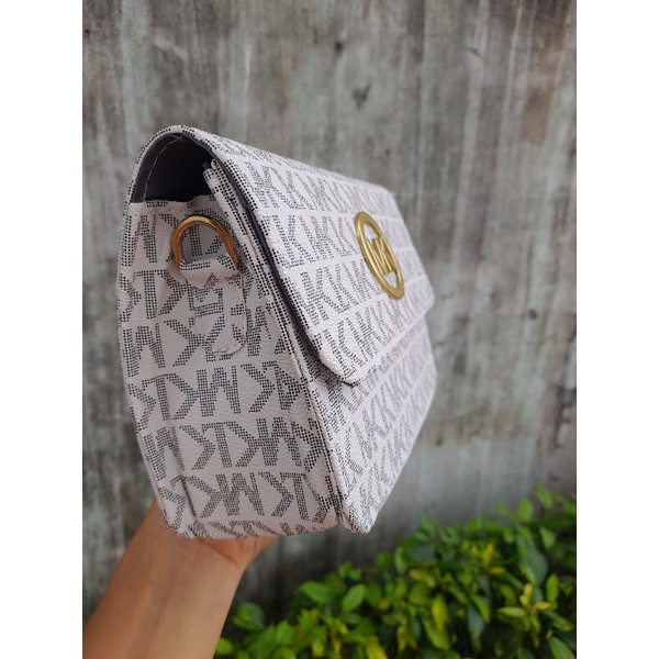 Túi xách túi đeo chéo hộp trắng đen