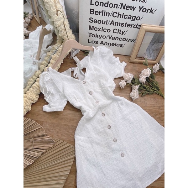 ĐẦM BỐ TRẮNG NƠ LƯNG HÀNG NÚT CỔ V