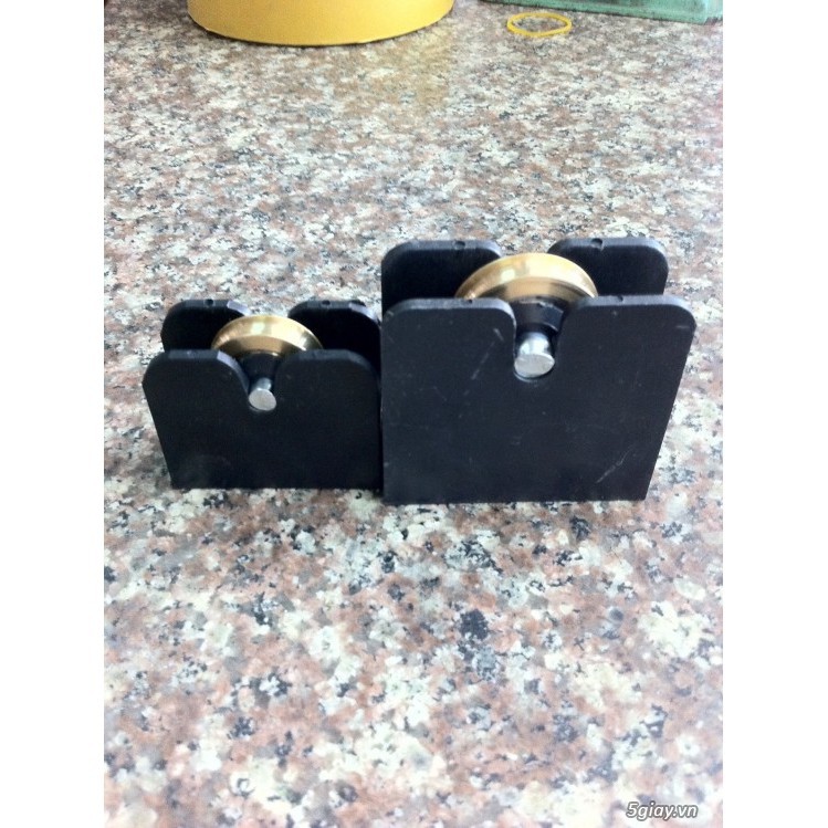 Bánh xe cửa lùa nhôm, kính bằng đồng