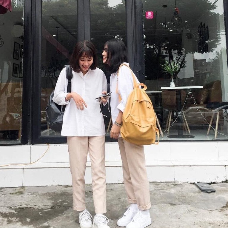 Set 1 áo sơ mi trắng + 1 quần kaki unisex