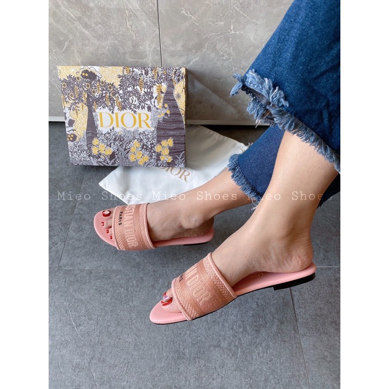 DÉP QUAI NGANG ĐÌ O HÀNG NHẬP XỊN ( D940 D1725 D1731 D1732)