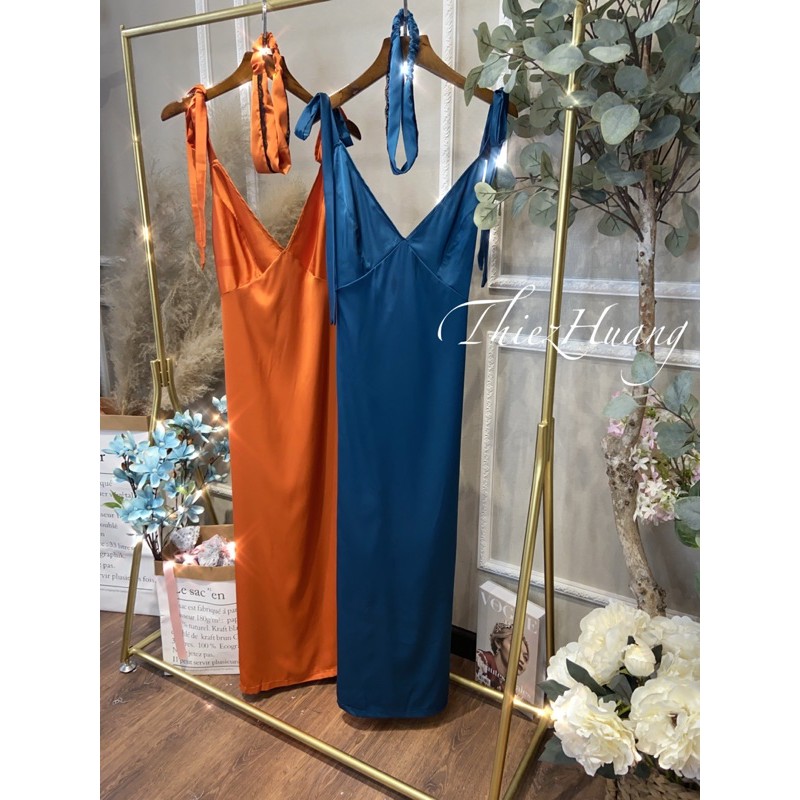 Đầm maxi lụa dáng dài hở lưng , trẻ trung