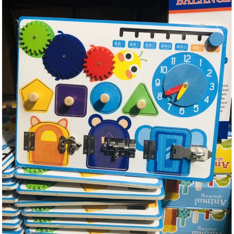 Bảng BUSY BOARD montessori rèn luyện kỹ năng cho bé