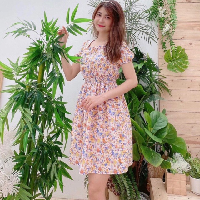 Đầm ngắn bông lụa cổ vuông nhúm eo