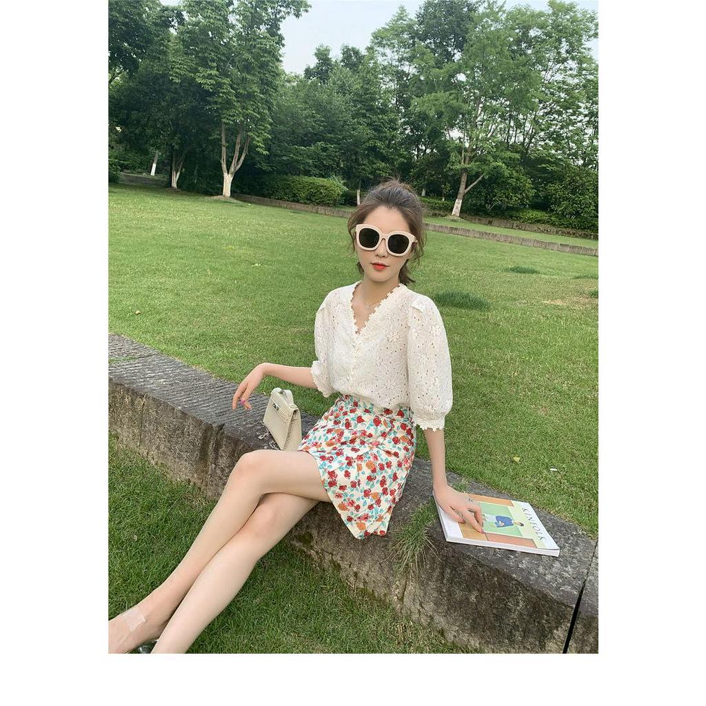 Áo Kiểu Cổ V Tay Phồng Phối Ren Thời Trang Nữ Tính