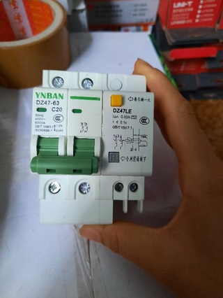 Aptomat chống giật 2 pha c20 -