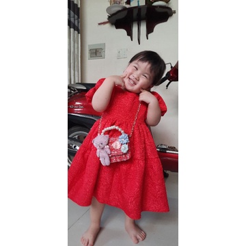 VÁY CÔNG CHÚA GẤM NỔI MÀU ĐỎ CHO BÉ GÁI