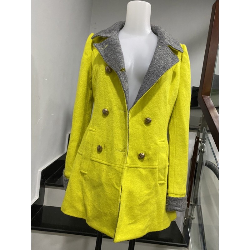 áo khoát dạ dáng ngắn màu vàng