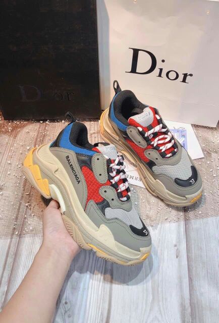 Giày sneaker pha hồng xám
