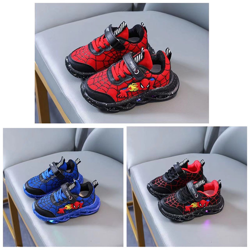 Giày Thể Thao Lưới Chống Trượt Màu Đỏ Đen In Hình Người Nhện Có Đèn LED Size 21-30 Cho Bé Trai