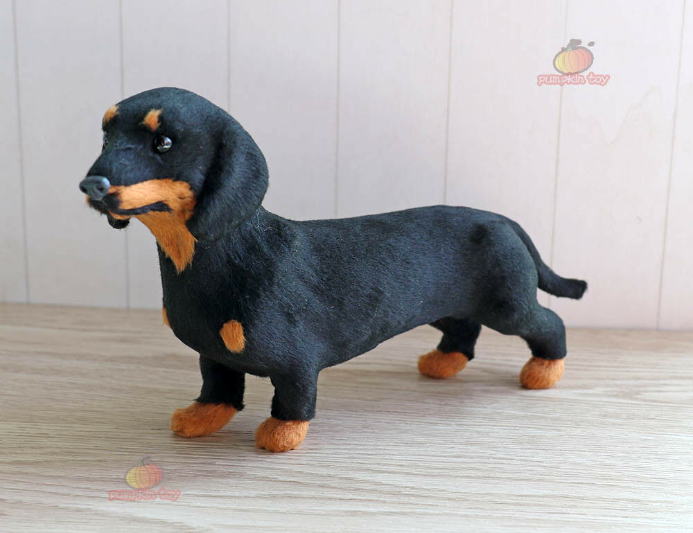 Chú chó lạp xưởng nhồi bông đồ chơi trông giống như thật thủ công