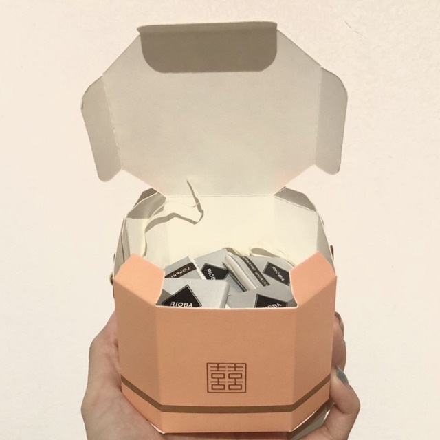 - HỘP QUÀ TẶNG KẸO RIOBA NGA