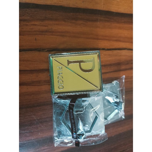 Tem mặt nạ trước Vespa loại zin cứng vàng gold nhập Thái