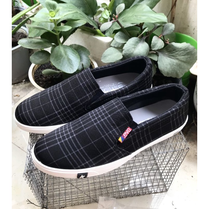 Giày lười vải nam mẩu mới, họa tiết kẻ sọc .đế cao su..mẫu mới nhất hiện nay,mã LV15