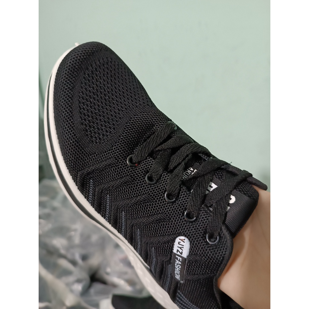 Giày thể thao Sneakers nam nữ màu đen phối phù hợp với mọi lứa tuổi kể cả học sinh