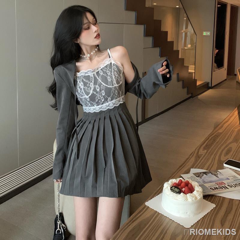【Quà tặng miễn phí】Set Áo Khoác Blazer + Áo Hai Dây + Chân Váy Xếp Ly Xinh Xắn Thời Trang