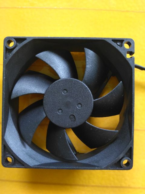 Quạt làm máy ấp trứng- 8 phân -12v