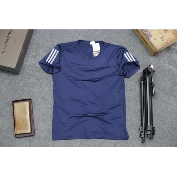 Áo nam cổ tròn không họa tiết, chất vải thun lạnh co giãn 4 chiều kynnshop | BigBuy360 - bigbuy360.vn