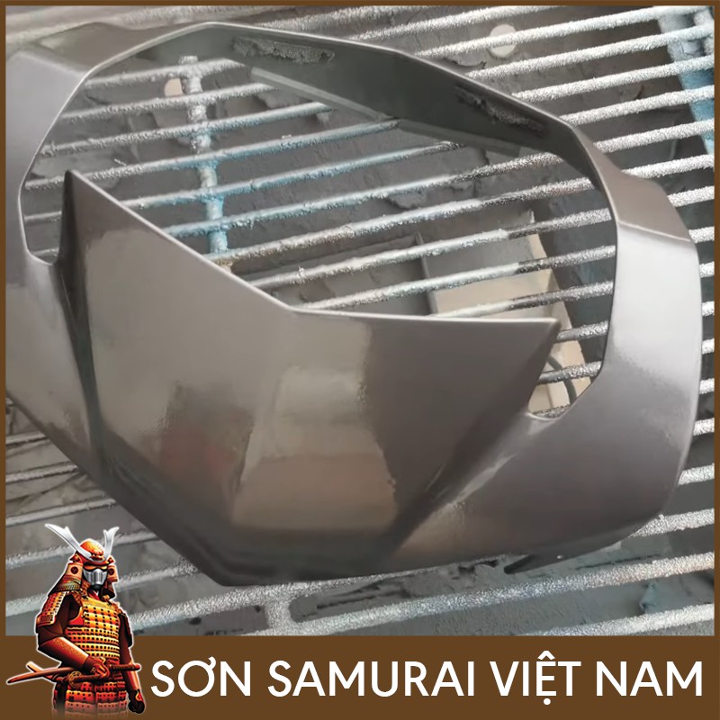 Chai sơn Samurai màu bạc Vostok H177