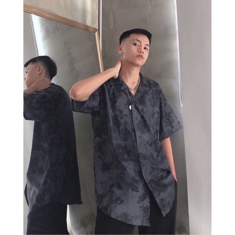 Áo Sơ Mi Hoạ Tiết Gương Mặt Tay Ngắn Cổ Vest Thời Trang Unisex Vải Lụa Chéo