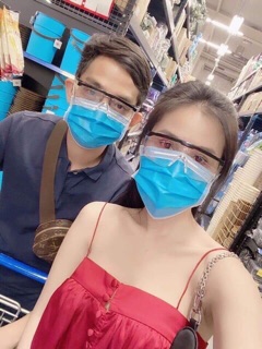 Kính Bảo Hộ Chống Dịch