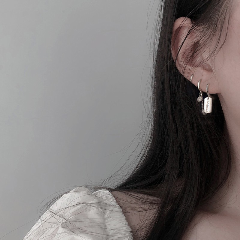 Khuyên tai dáng dài hai cách đeo mặt tròn tua rua chữ cái kim loại thời trang sành điệu dành cho nữ