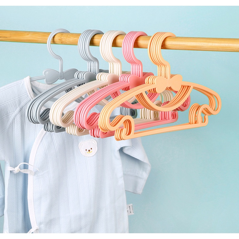 Móc Treo Quần Áo Em Bé Bằng Nhựa Dày Dặn In Họa Tiết Hoạt Hình Dễ Thương