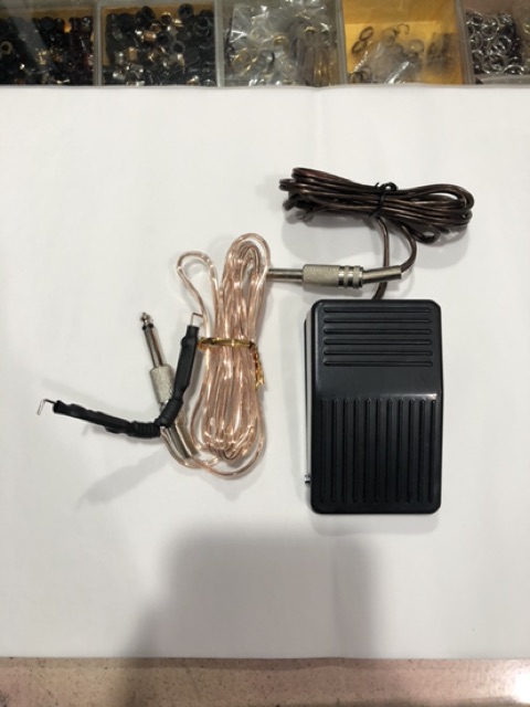 Cặp đôi bàn đạp đen+   dây móc thường