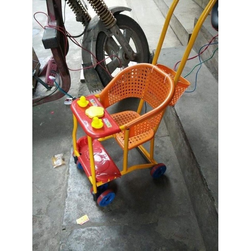 Xe đẩy mây cho bé