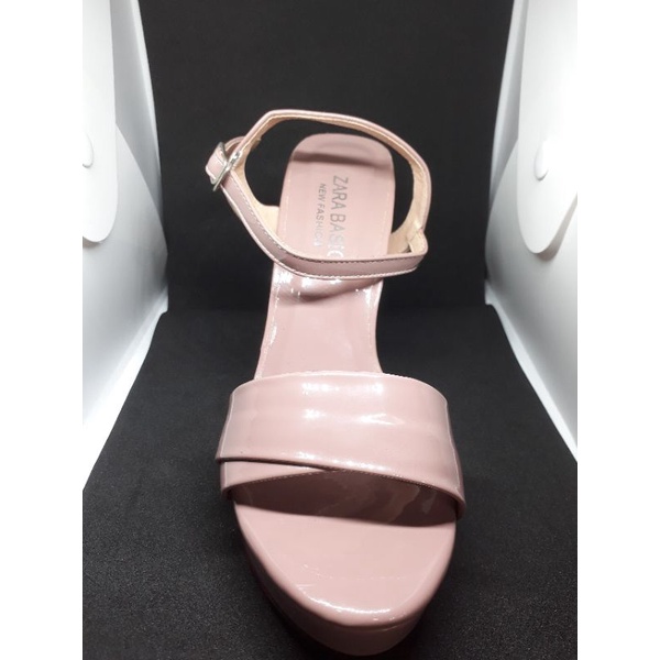 Giày sandal cao gót nhọn màu hồng nude cao 1 tấc đi với jumpsuit hoặc áo dài