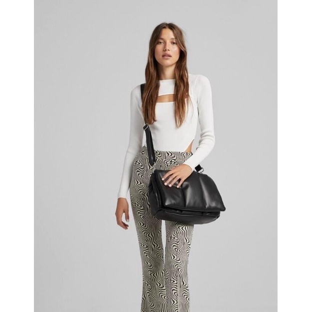 TNS - Túi đeo vai chữ nhật da mềm chần bông siêu trendy Berksha Shoulder Bag-màu đen classic