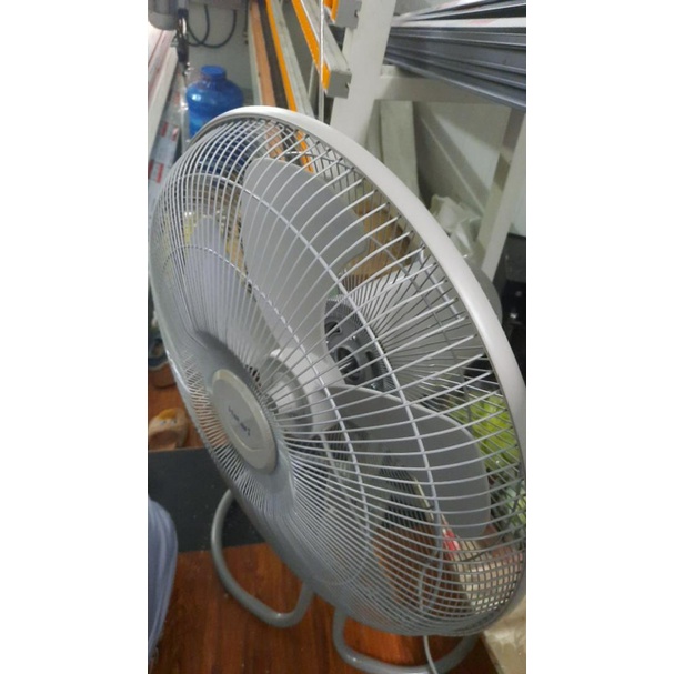 Quạt sàn rút lỡ Hatari IS18M1