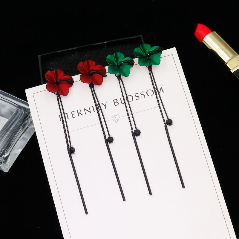 Đôi khuyên tai mạ bạc 925 mặt hình hoa phối tua rua dài