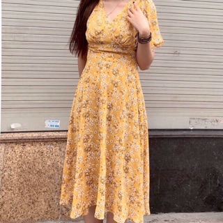 Váy vàng+ hoa nhí đỏ