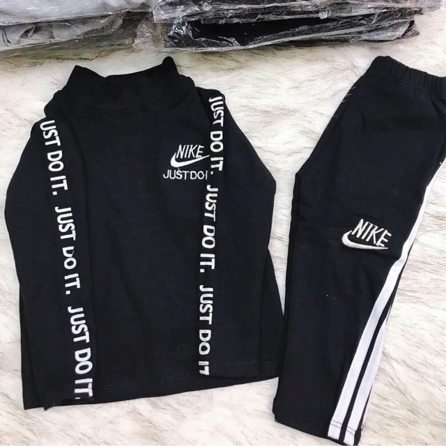 Bộ thể thao Nike cho bé