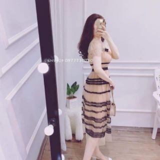 Váy ren tầng