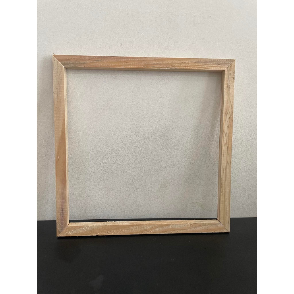 1 khung bằng gỗ vuông/ chữ nhật để chưng tranh, ảnh hoặc vải