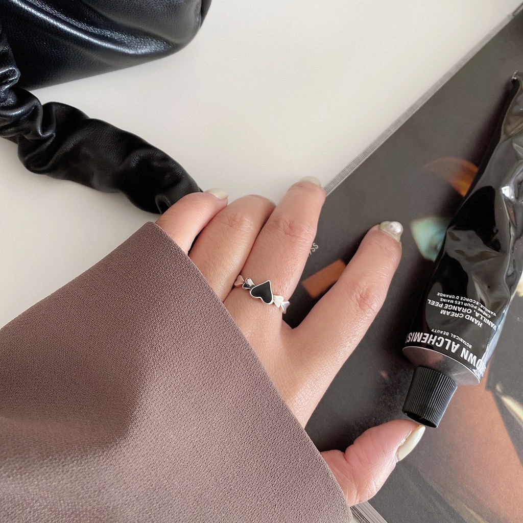 Nhẫn hở màu đen hình trái tim cá tính phong cách retro C108