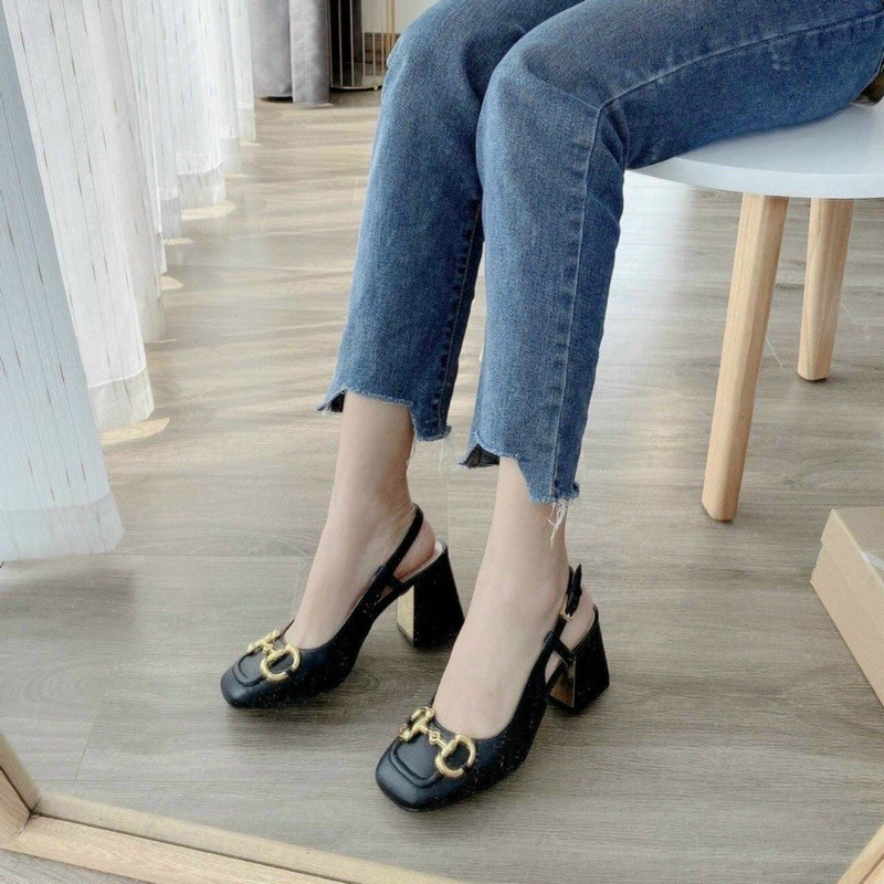 [Mã FAMAYWA giảm 10k đơn từ 50k] Sandal nữ bít mũi quai xích 7 phân đế vuông