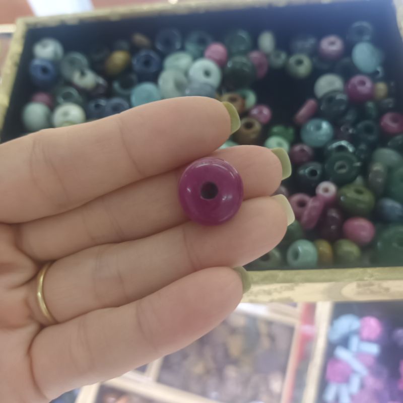 Lu thống tròn làm mặt dây chuyền trợ công danh, may mắn đầu xuôi đuôi lọt có nhiều màu