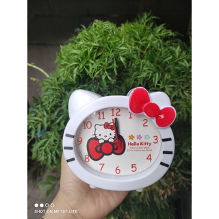 Đồng hồ để bàn hello kitty có báo thức