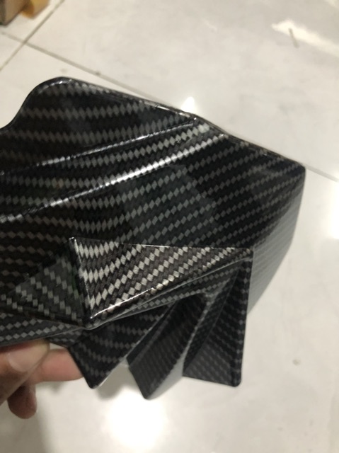 Mão Exciter 150 Carbon