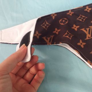 Khẩu trang vải kháng khuẩn khẩu trang vải 2 lớp khẩu trang vải hàng hiệu rất hợp thời trang mẫu LV nâu sành điệu